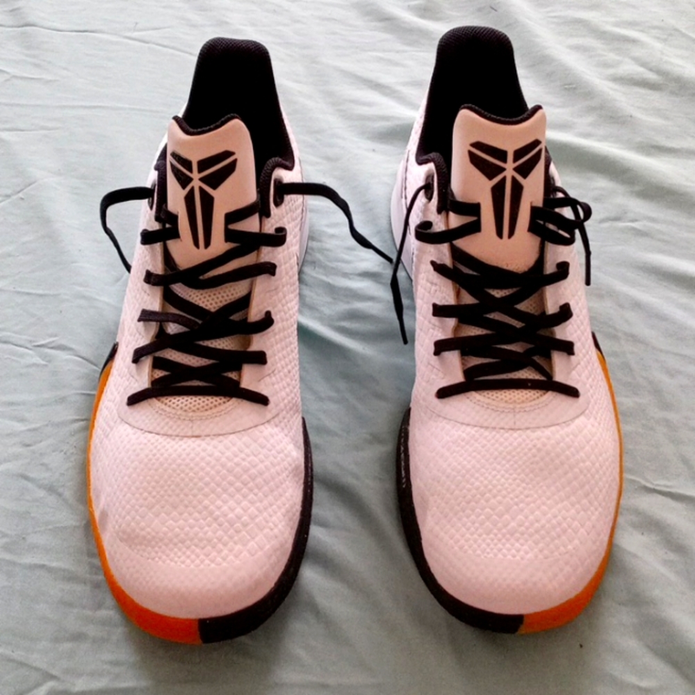 Men's size 14 Kobe Mamba zoom new with no tag, black and white.